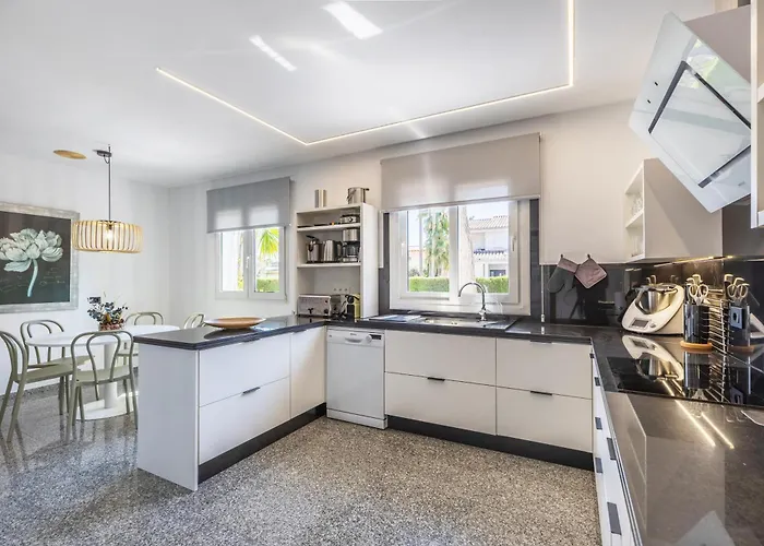 Pedro, Llenaire 펜션