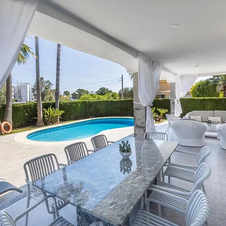 Pedro, Llenaire Tatil Evi