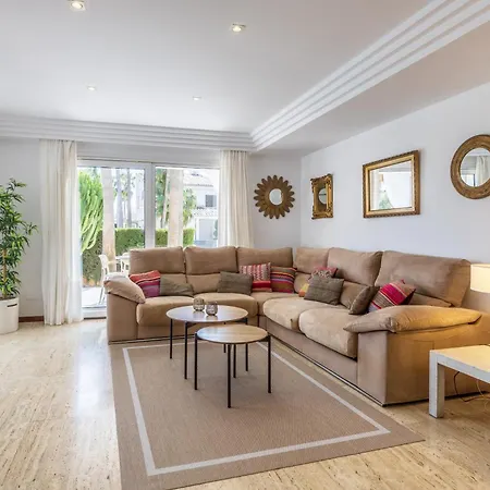 Pedro, Llenaire Tatil Evi