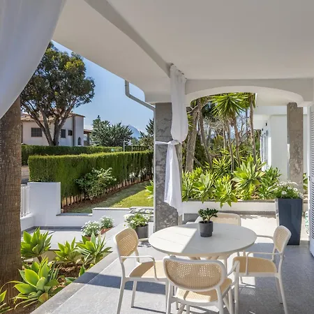 Tatil Evi Pedro, Llenaire