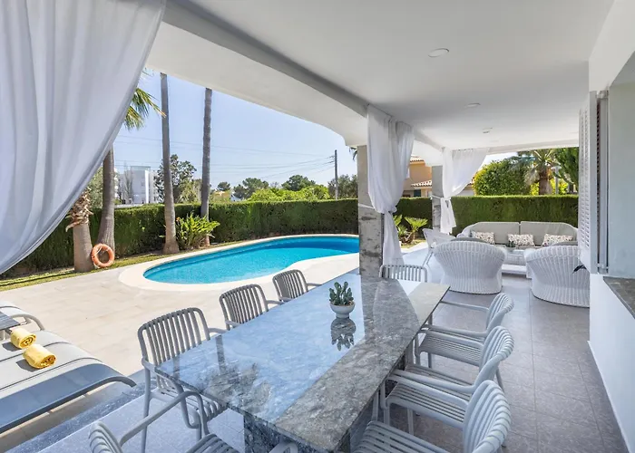 Pedro, Llenaire Tatil Evi