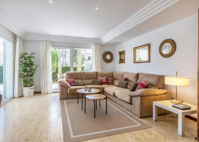 Pedro, Llenaire Tatil Evi