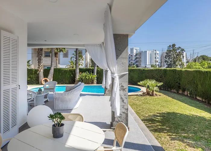 Tatil Evi Pedro, Llenaire